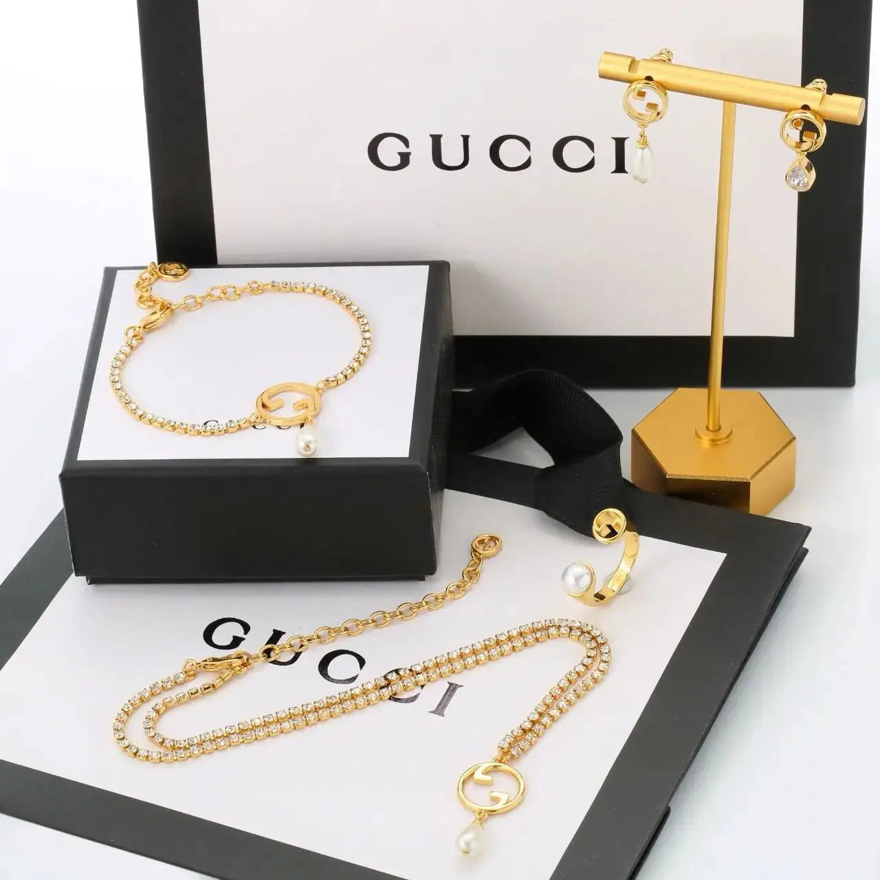Detailed GG Crystal Pearl Bracelet Gold - view 2
