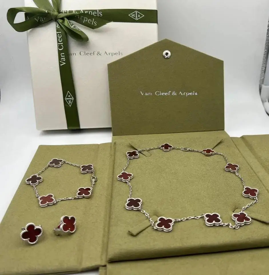 Detailed Clover Motif Red Clover Set - view 4